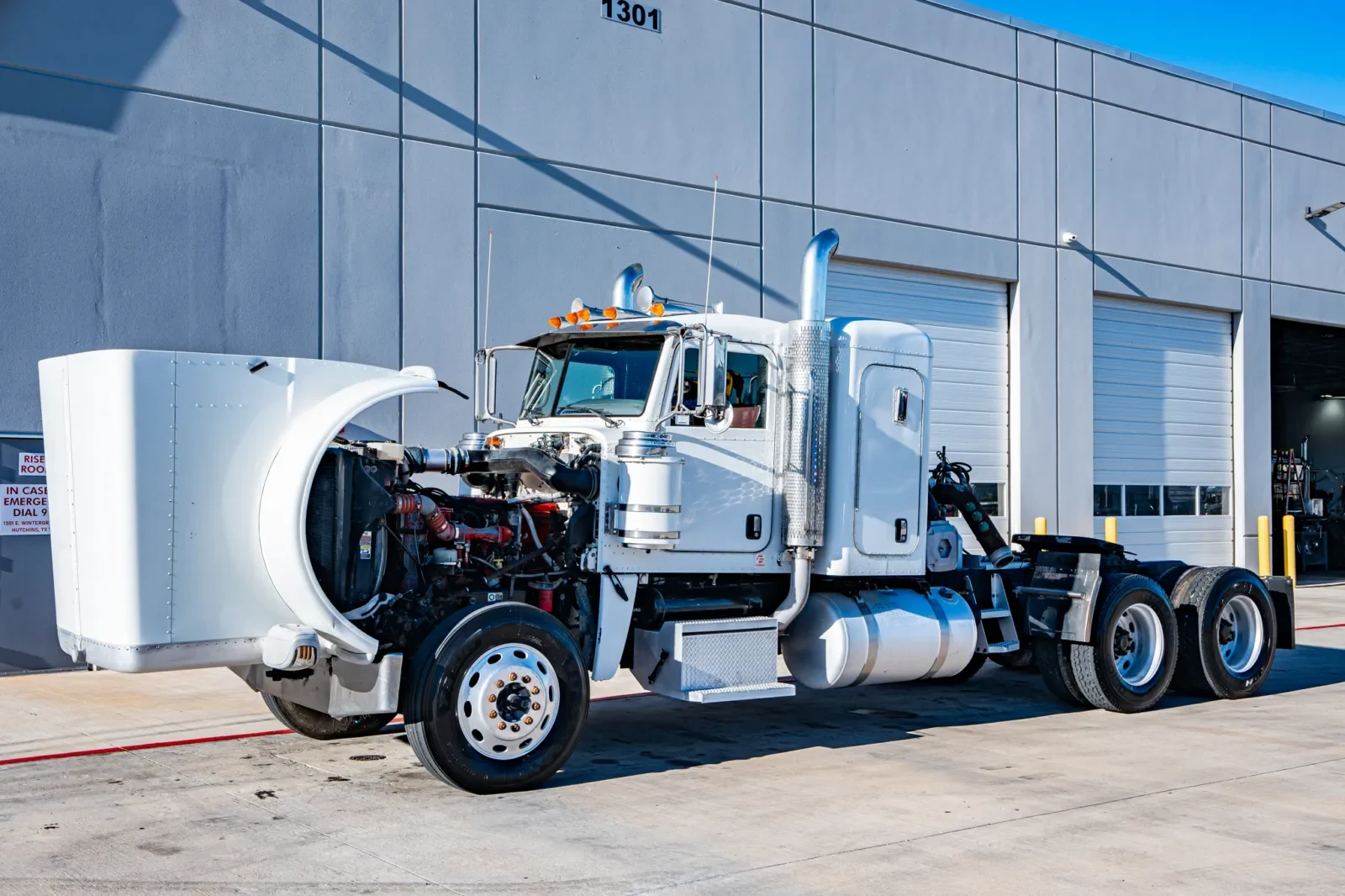 2010 Peterbilt 388 in Hutchins, TX — photo 10
