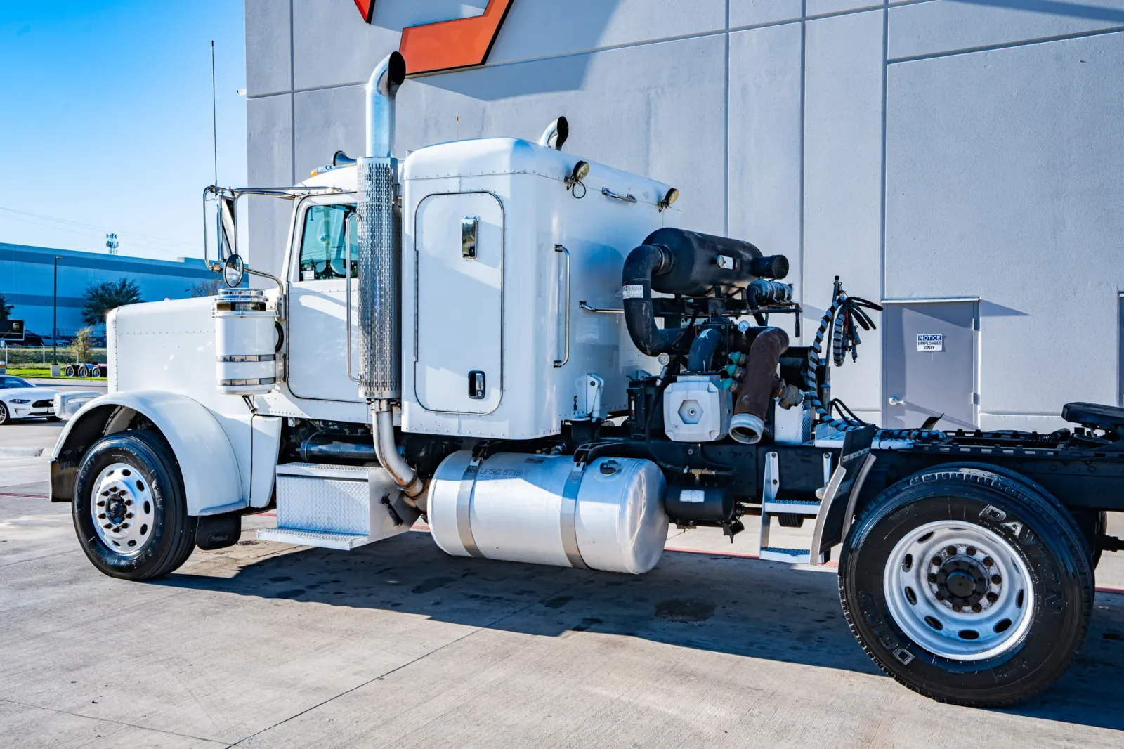 2010 Peterbilt 388 in Hutchins, TX — photo 8