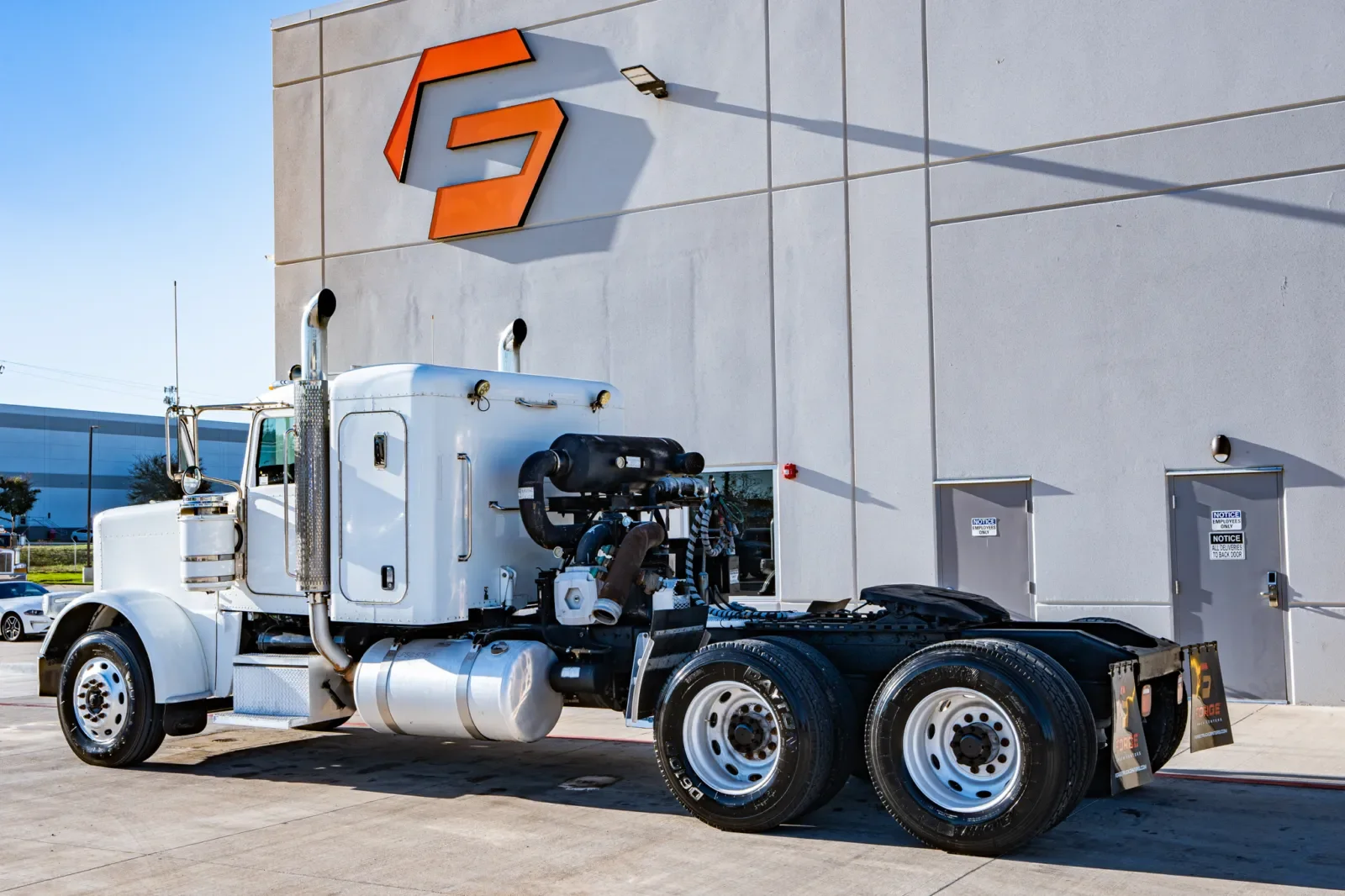 2010 Peterbilt 388 in Hutchins, TX — photo 6