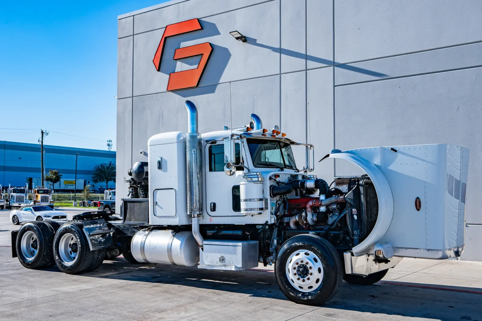 2010 Peterbilt 388 in Hutchins, TX — photo 9