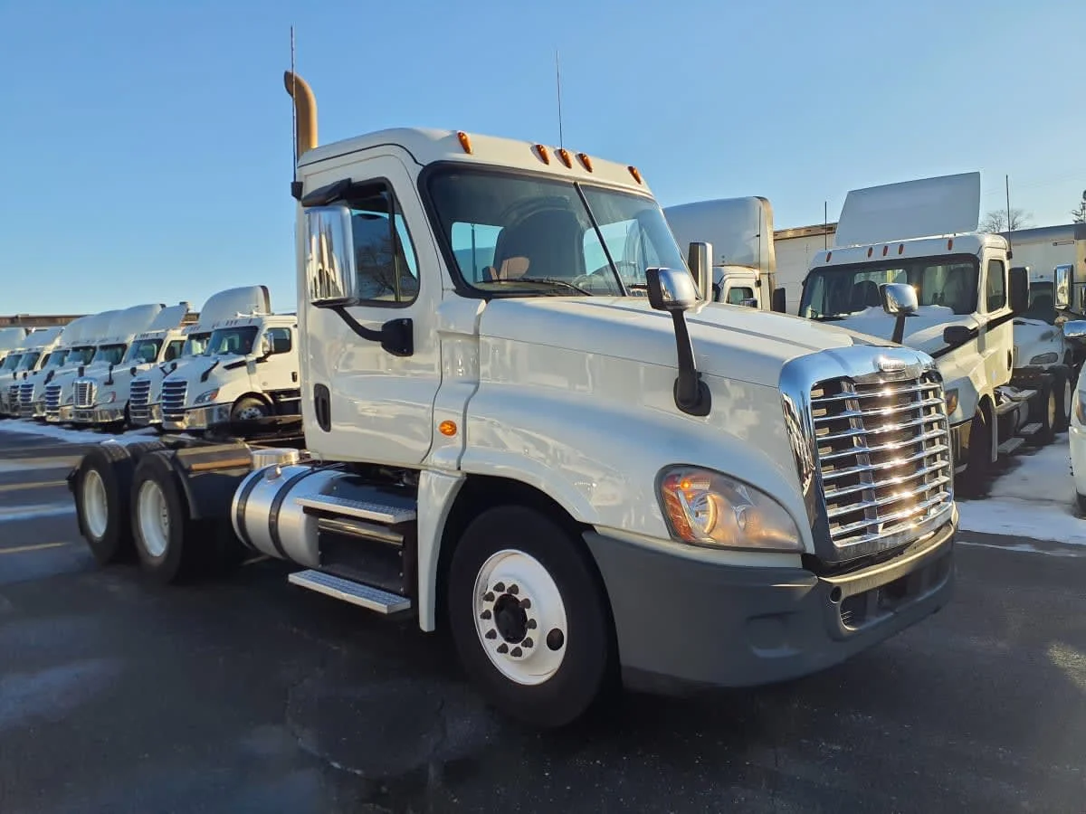 2017 Freightliner Cascadia in Springfield, MA — photo 3