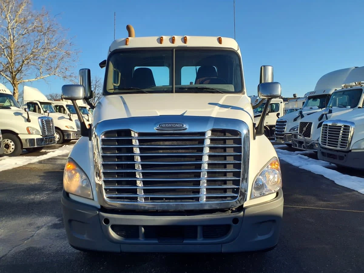 2017 Freightliner Cascadia - image 2