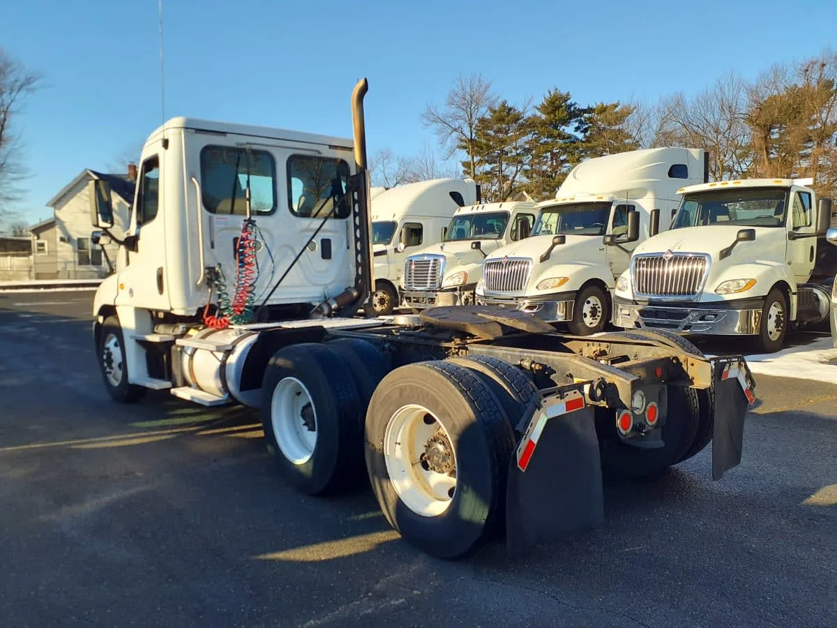 2017 Freightliner Cascadia in Springfield, MA — photo 6