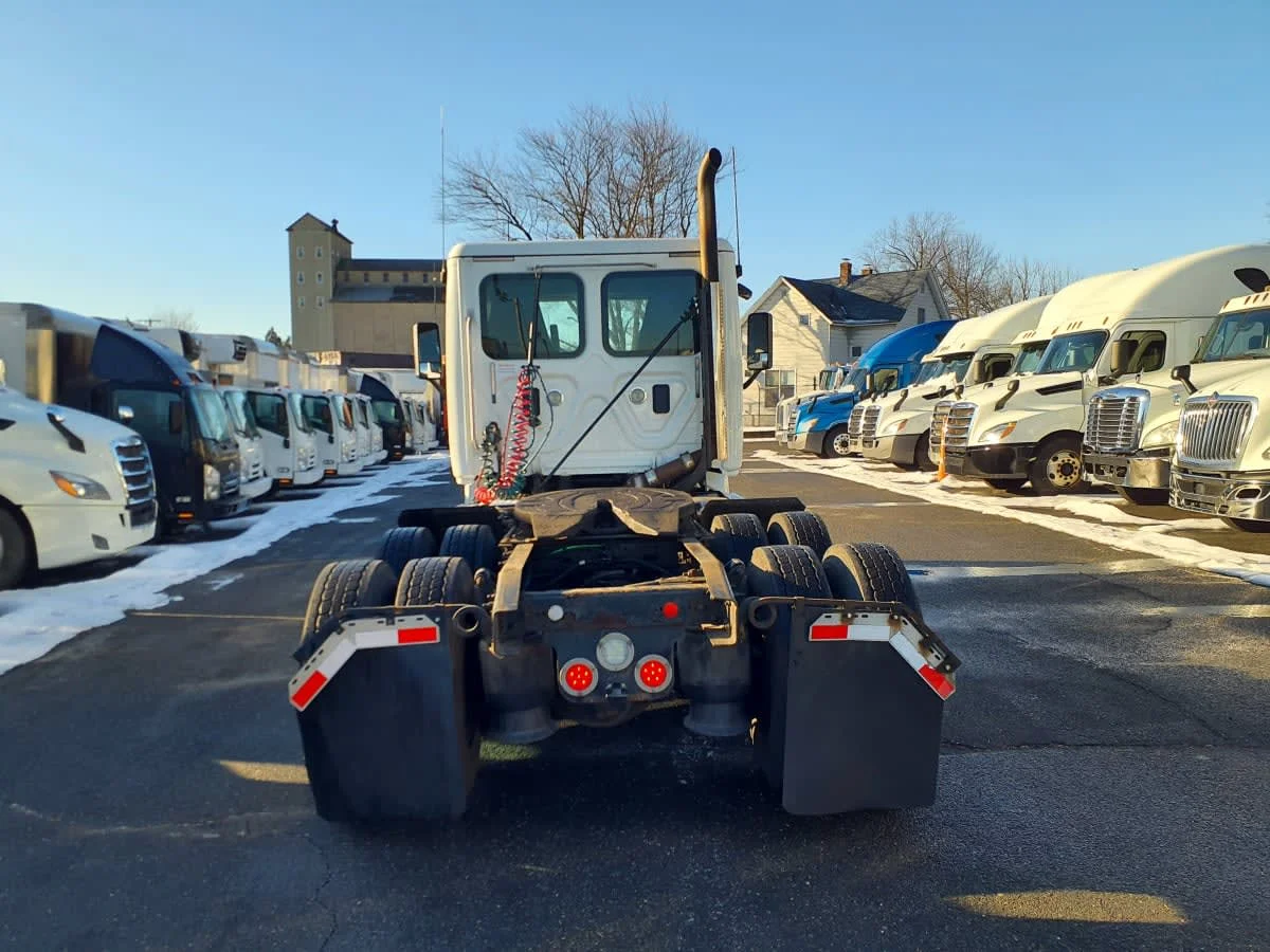 2017 Freightliner Cascadia - image 5