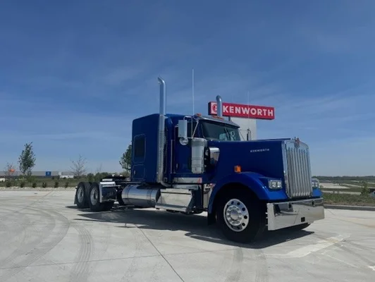 2027 Kenworth W900