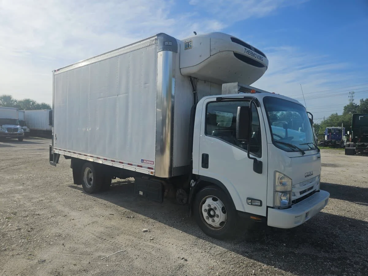 2016 Isuzu NPR - image 3