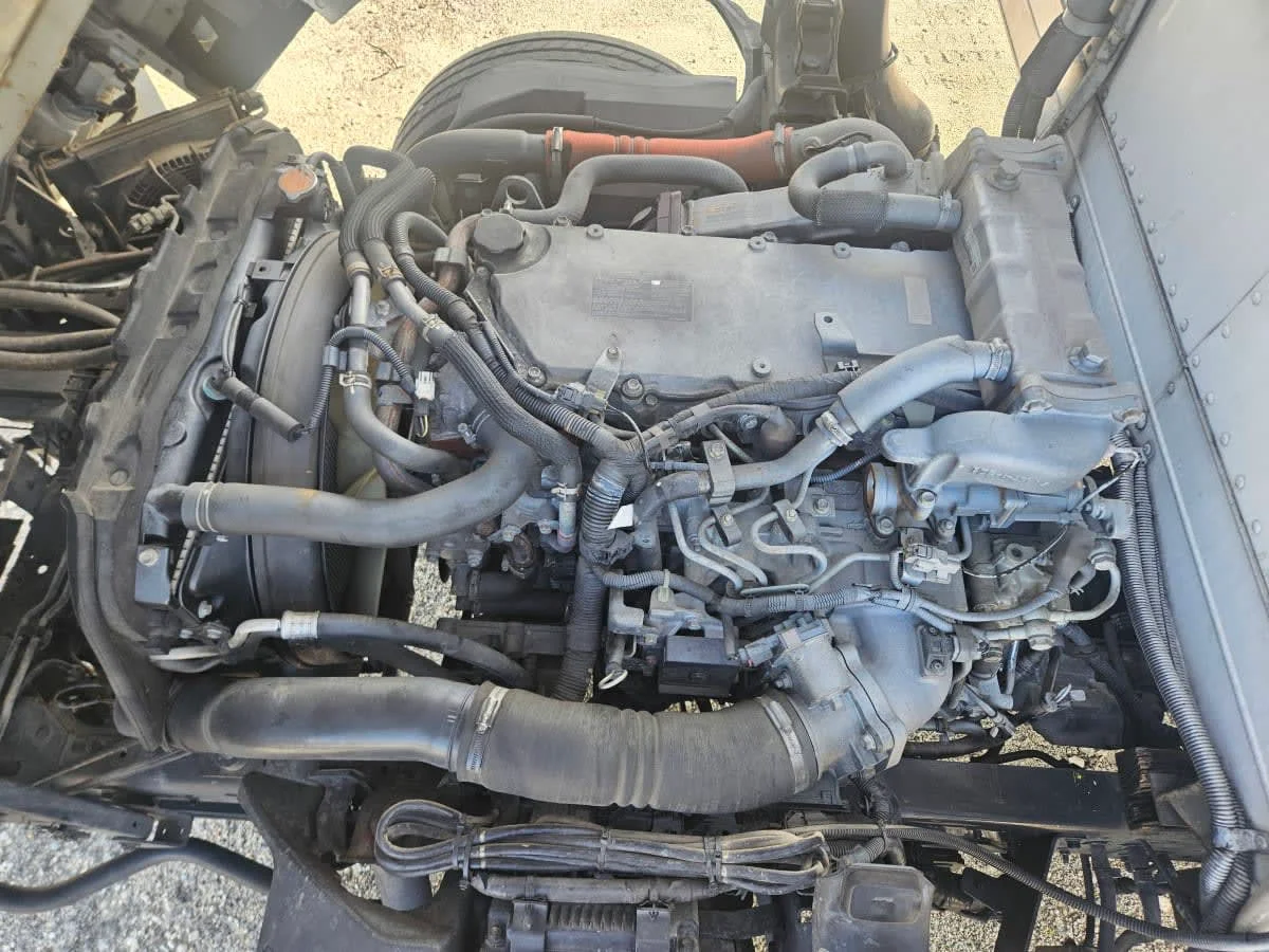 2016 Isuzu NPR - image 10