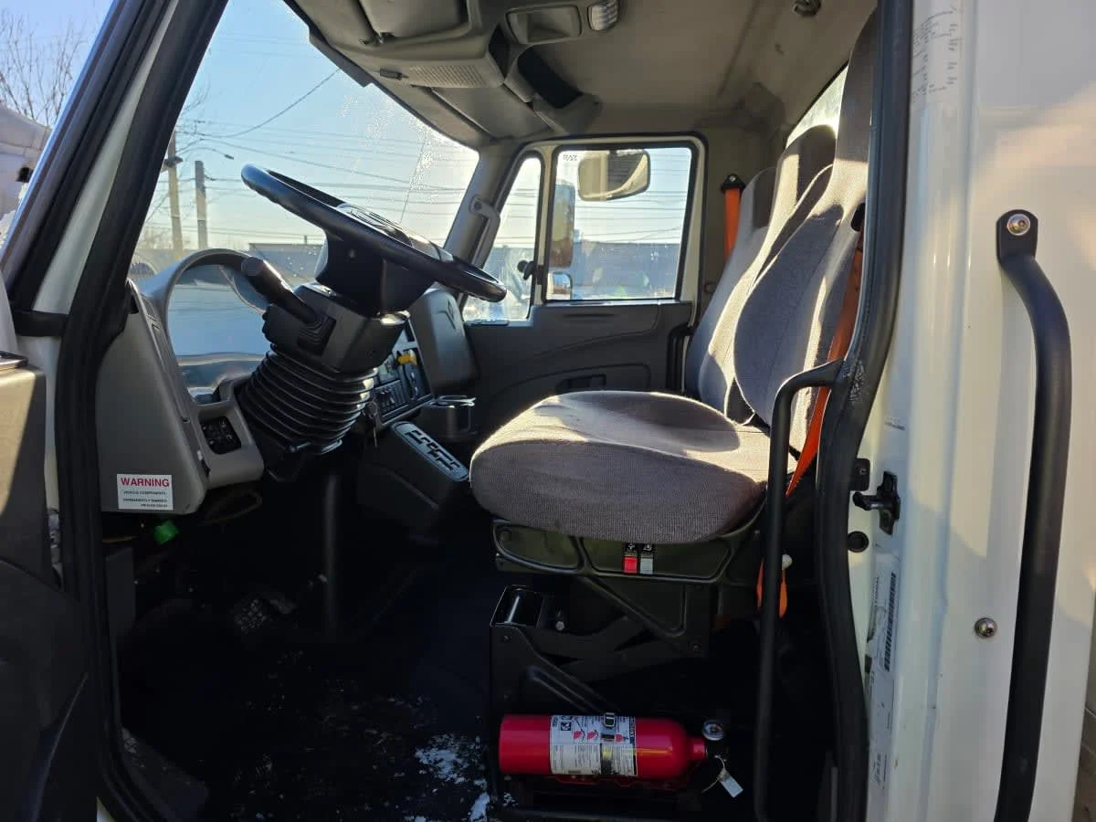 2019 International 4300 - image 7