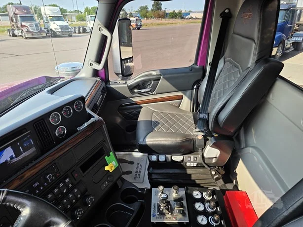 2024 International HX in MN — photo 38