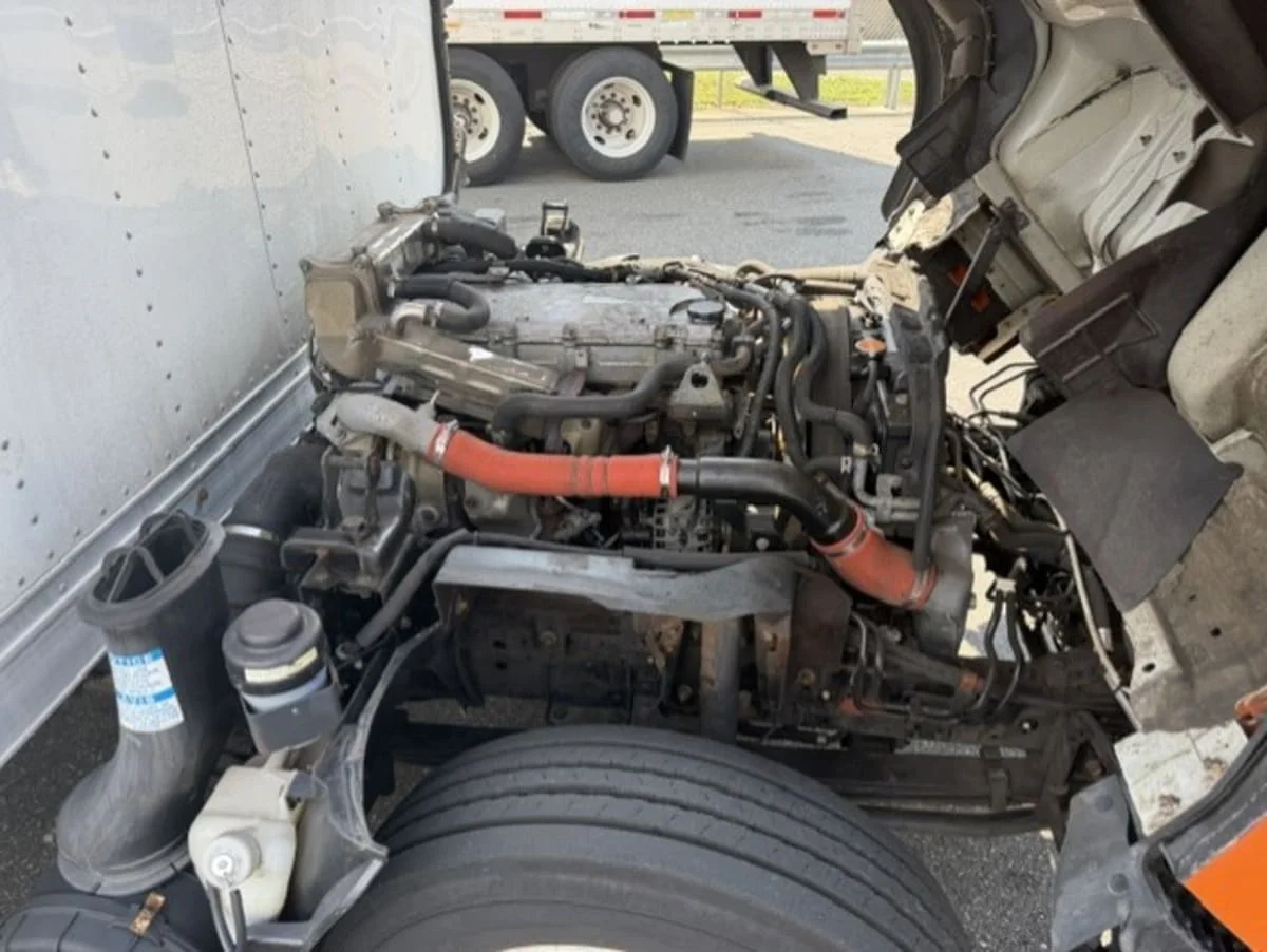 2020 Isuzu NQR in Farmingdale, NY — photo 13