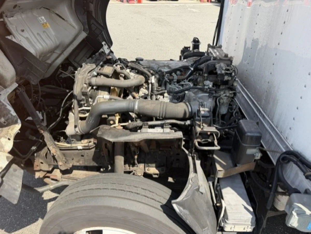 2020 Isuzu NQR in Farmingdale, NY — photo 10