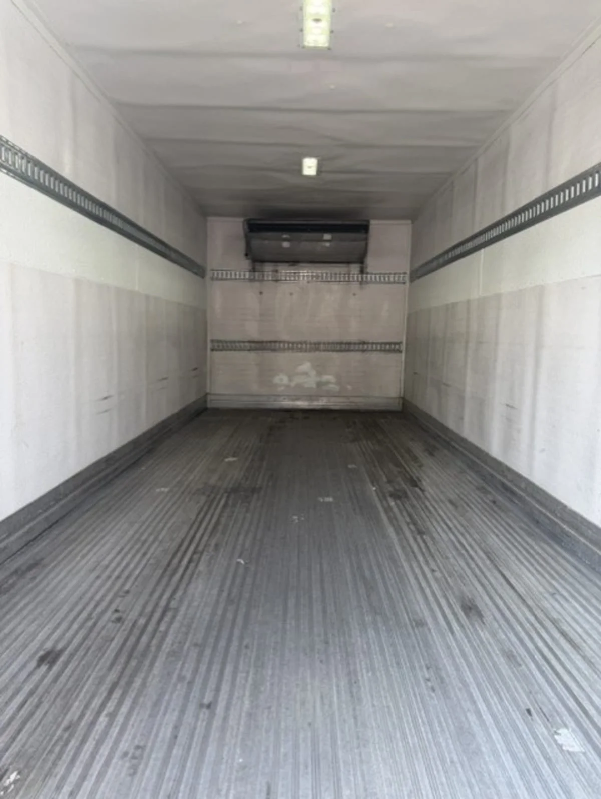 2020 Isuzu NQR in Farmingdale, NY — photo 9