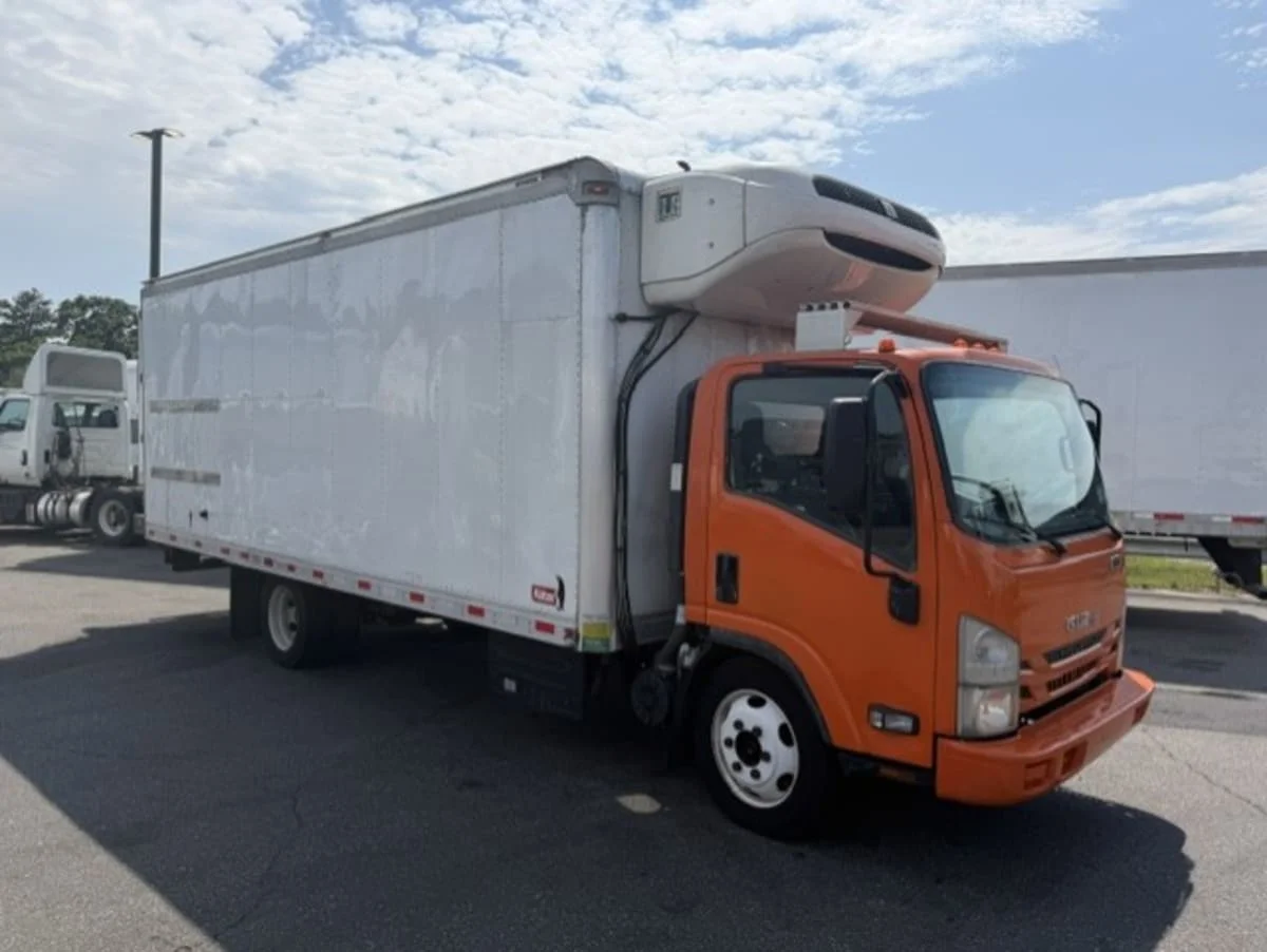 2020 Isuzu NQR in Farmingdale, NY — photo 3