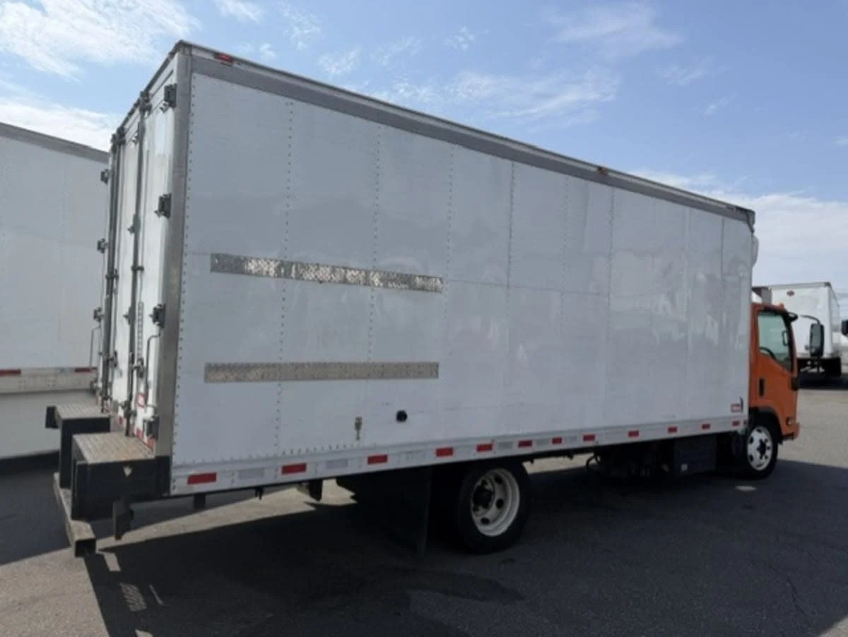 2020 Isuzu NQR in Farmingdale, NY — photo 4