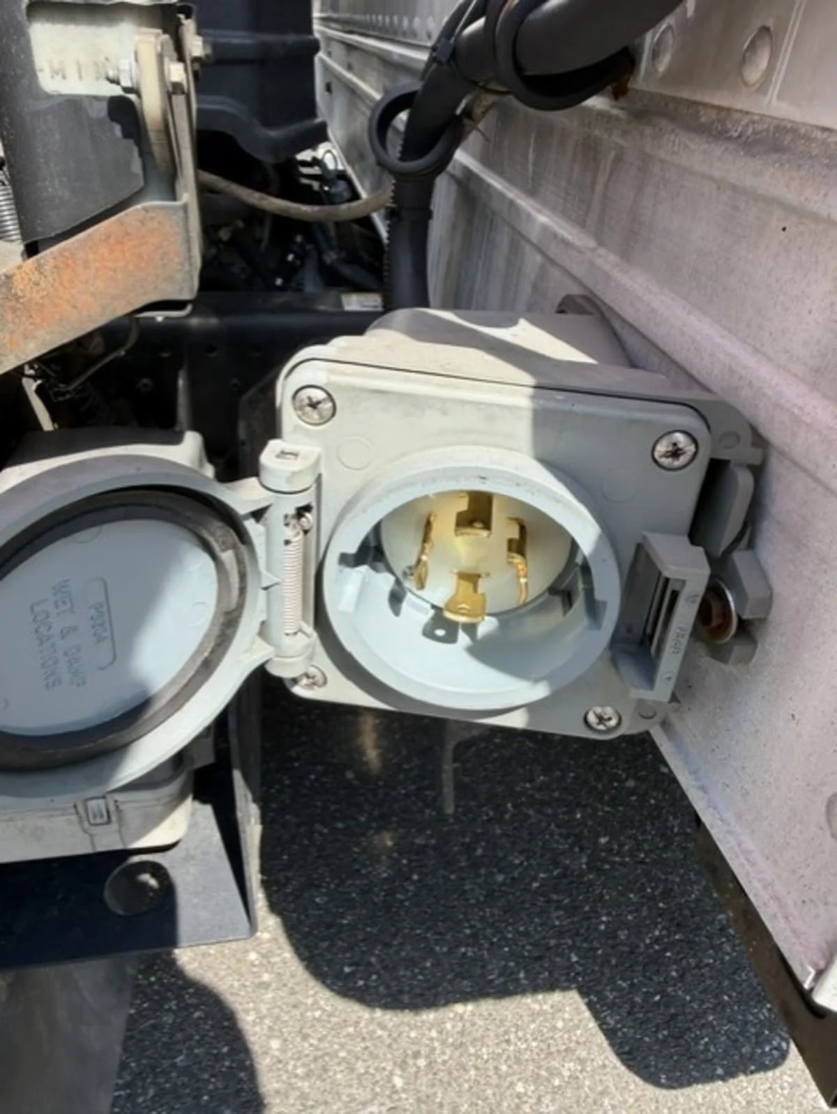 2020 Isuzu NQR in Farmingdale, NY — photo 12
