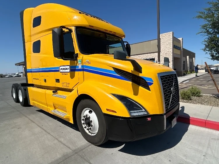 2022 Volvo VNL 760