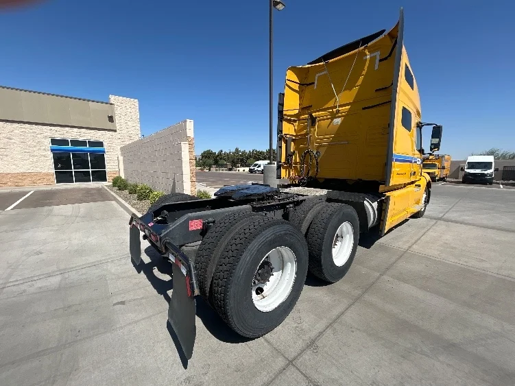 2022 Volvo VNL 760 in Phoenix, AZ — photo 7