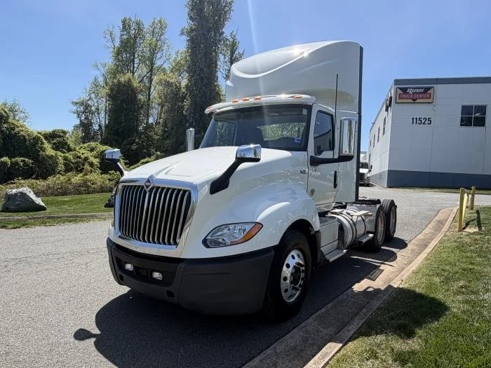 2022 International LT — photo 2