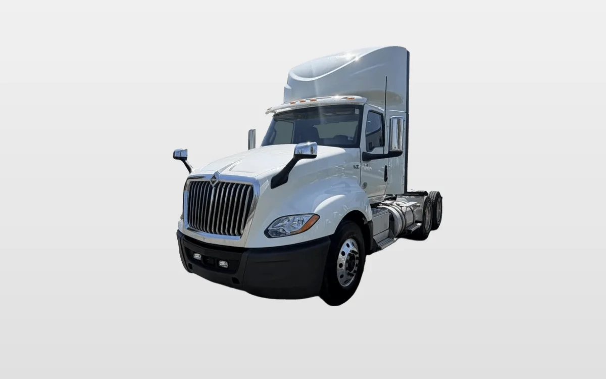 2022 International LT - image 1