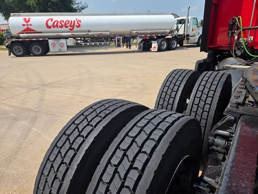 2023 Kenworth T680 in Cedar Rapids, IA — photo 16