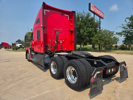 2023 Kenworth T680 in Cedar Rapids, IA — photo 10