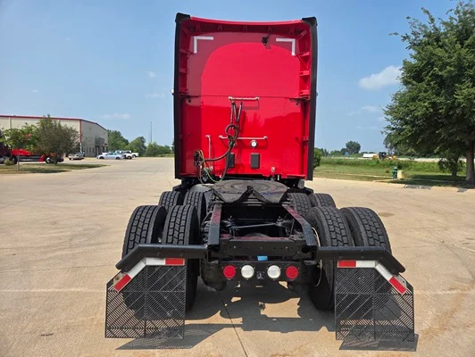 2023 Kenworth T680 in Cedar Rapids, IA — photo 5