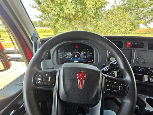 2023 Kenworth T680 in Cedar Rapids, IA — photo 22
