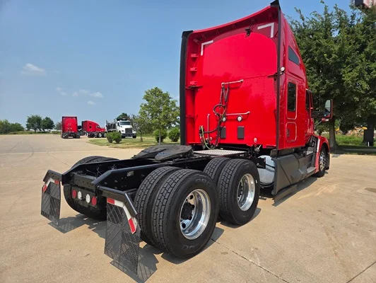 2023 Kenworth T680 in Cedar Rapids, IA — photo 11