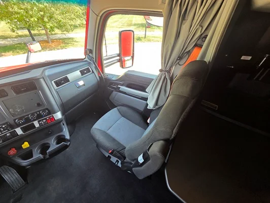 2023 Kenworth T680 in Cedar Rapids, IA — photo 31