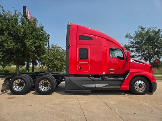 2023 Kenworth T680 in Cedar Rapids, IA — photo 8