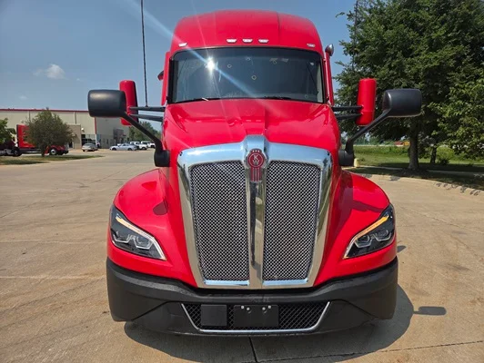 2023 Kenworth T680 in Cedar Rapids, IA — photo 7
