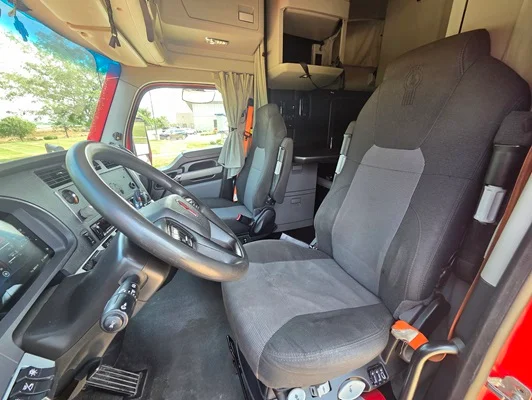 2023 Kenworth T680 in Cedar Rapids, IA — photo 21