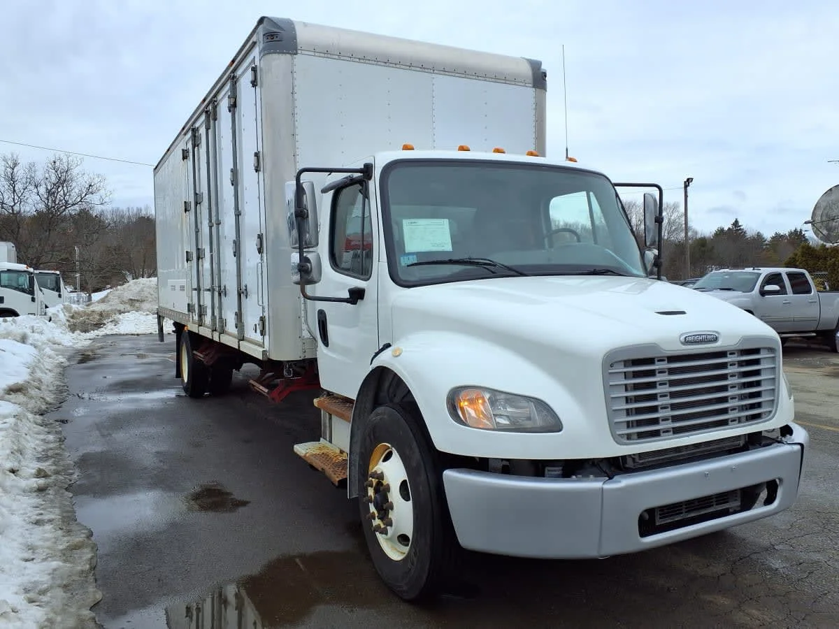 2019 Freightliner M2 106 - image 3