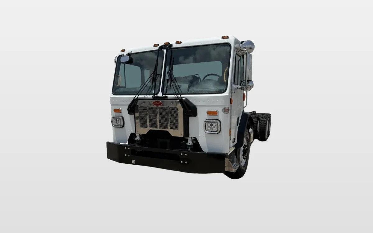 2025 Peterbilt 520 - image 1