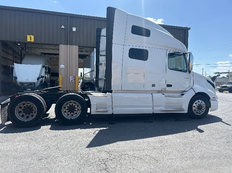 2023 Volvo VNL 760 in Harlingen, TX — photo 8