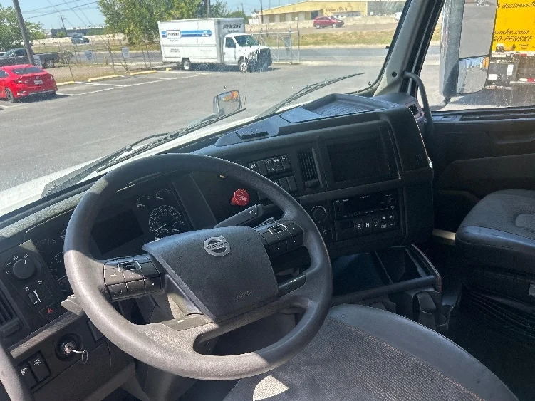 2023 Volvo VNL 760 in Harlingen, TX — photo 10