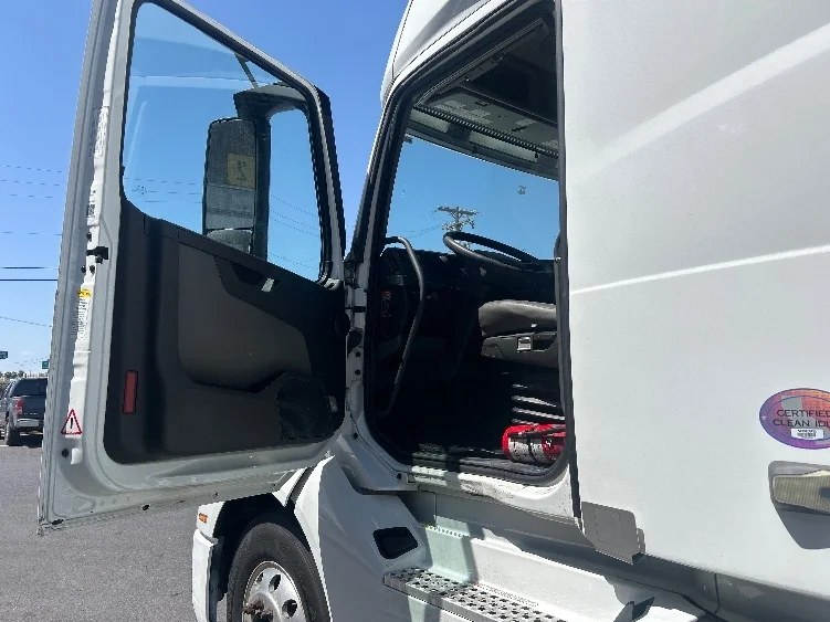 2023 Volvo VNL 760 in Harlingen, TX — photo 9