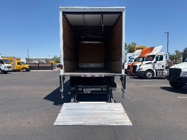 2022 Freightliner eM2 in Phoenix, AZ — photo 9