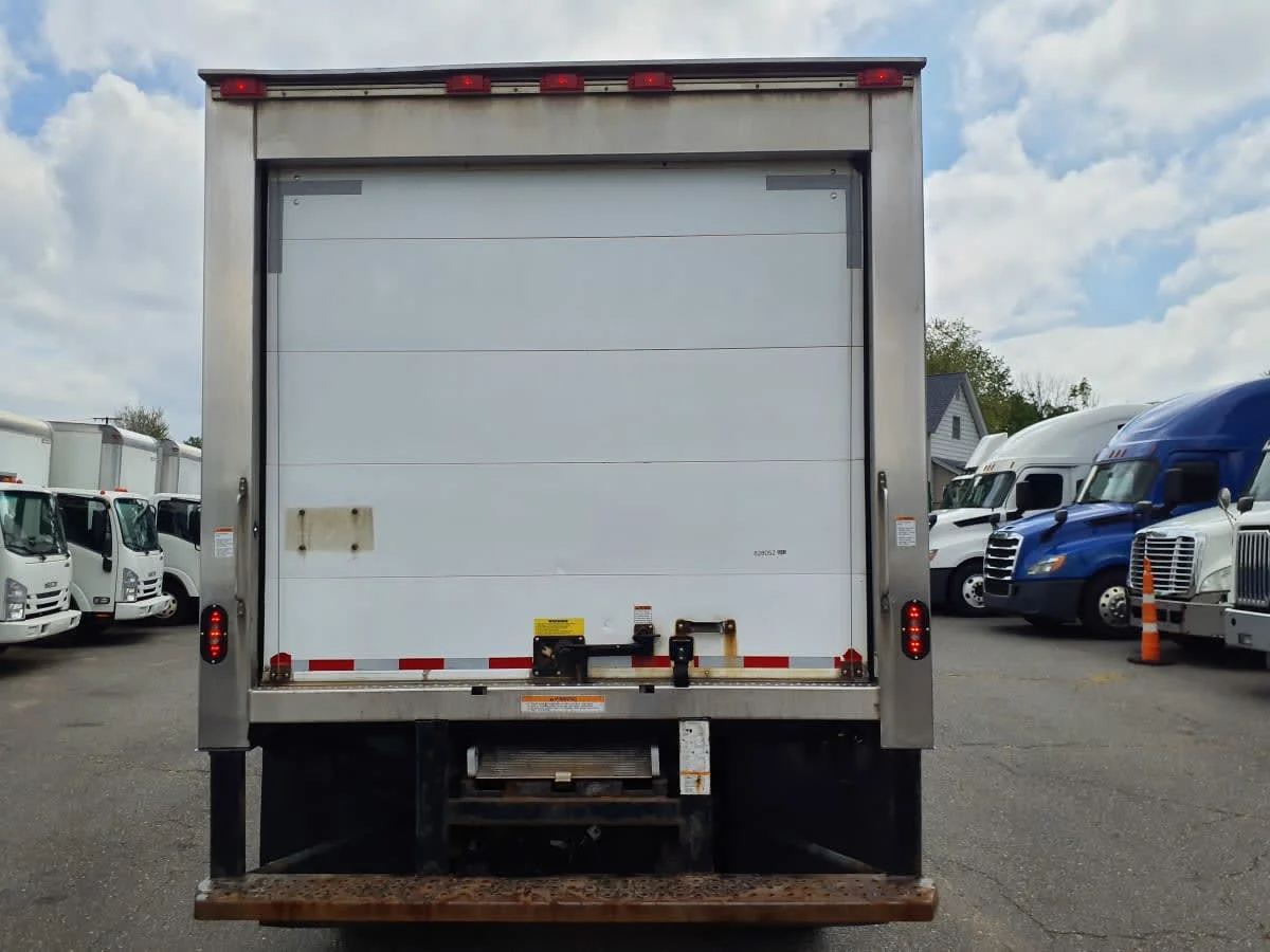 2019 Isuzu NRR - image 5