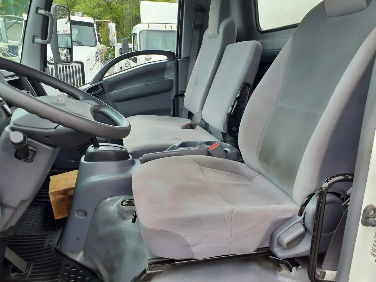 2019 Isuzu NRR - image 12