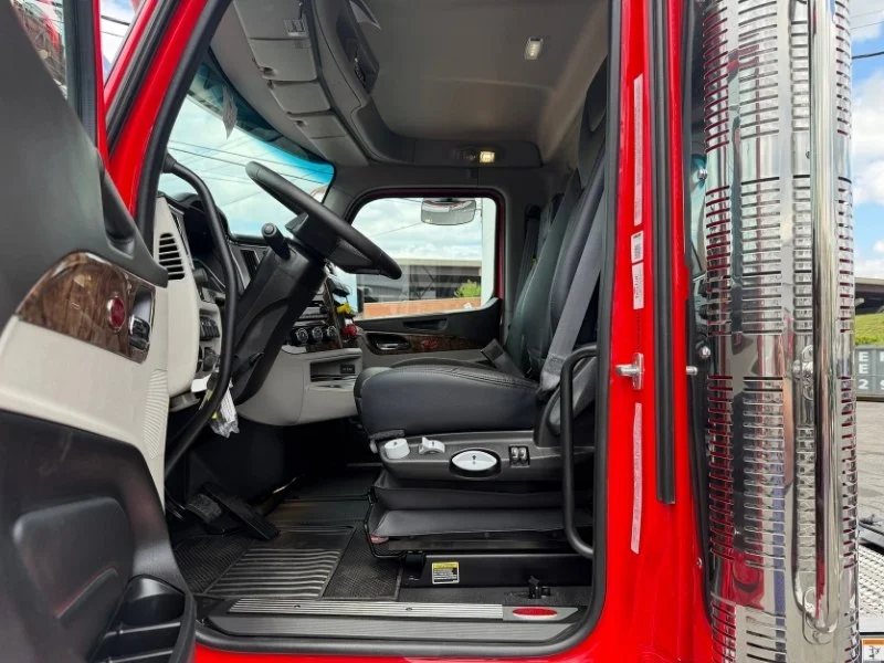 2027 Peterbilt 589 in Baltimore, MD — photo 3