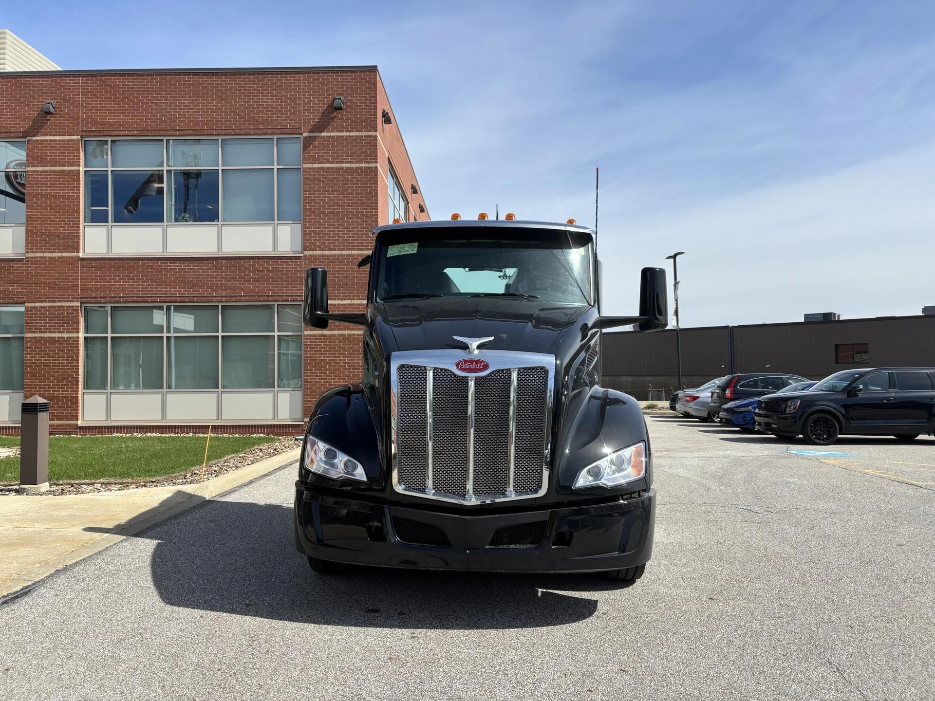 2027 Peterbilt 579 in Broadview Hts, OH — photo 3