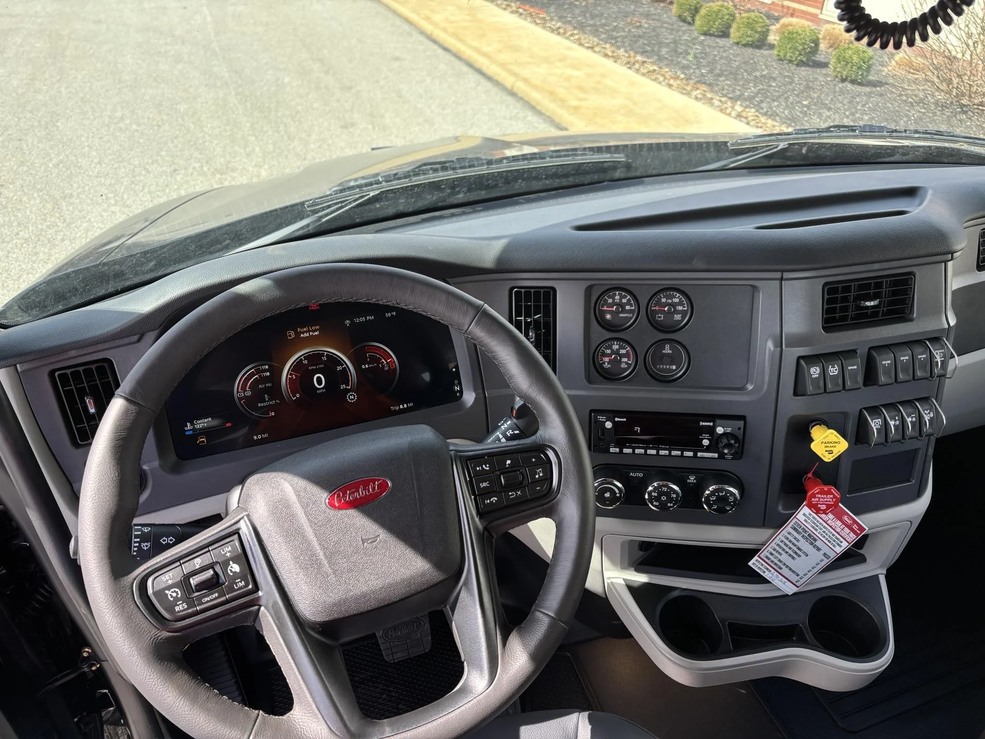 2027 Peterbilt 579 in Broadview Hts, OH — photo 8