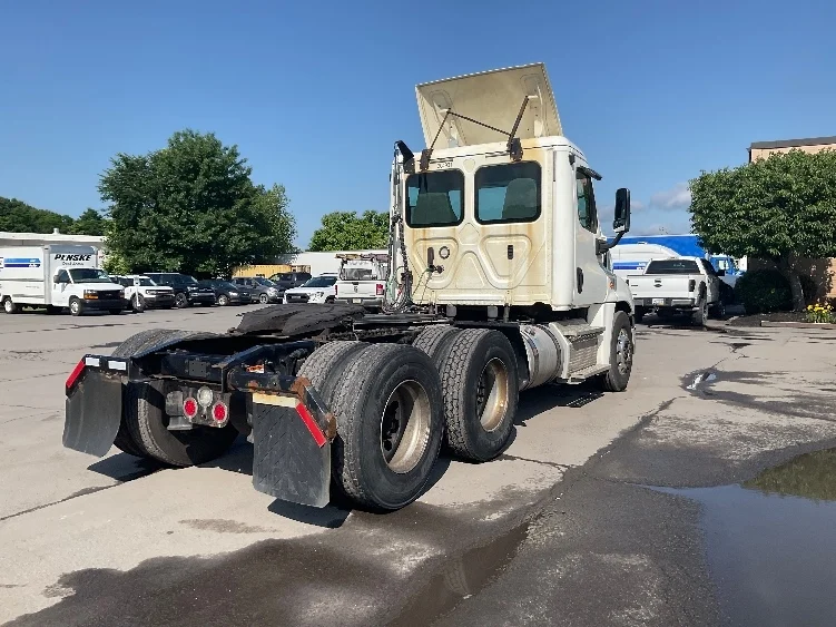 2018 Freightliner Cascadia - image 7