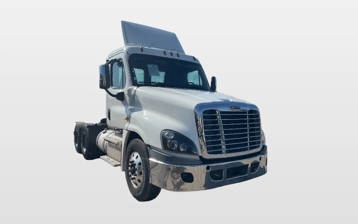 2018 Freightliner Cascadia - image 1