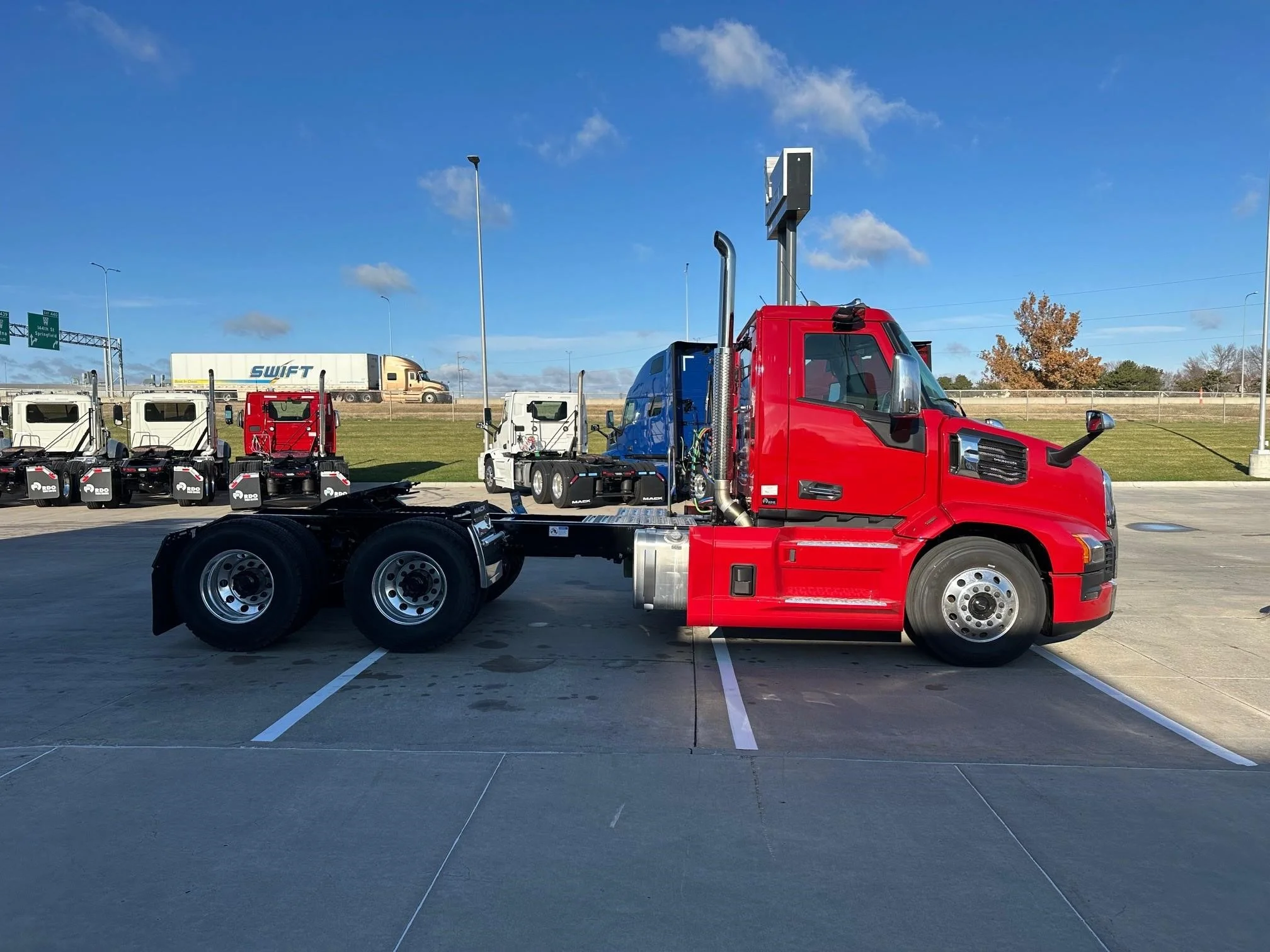 2026 Mack Pioneer — photo 6