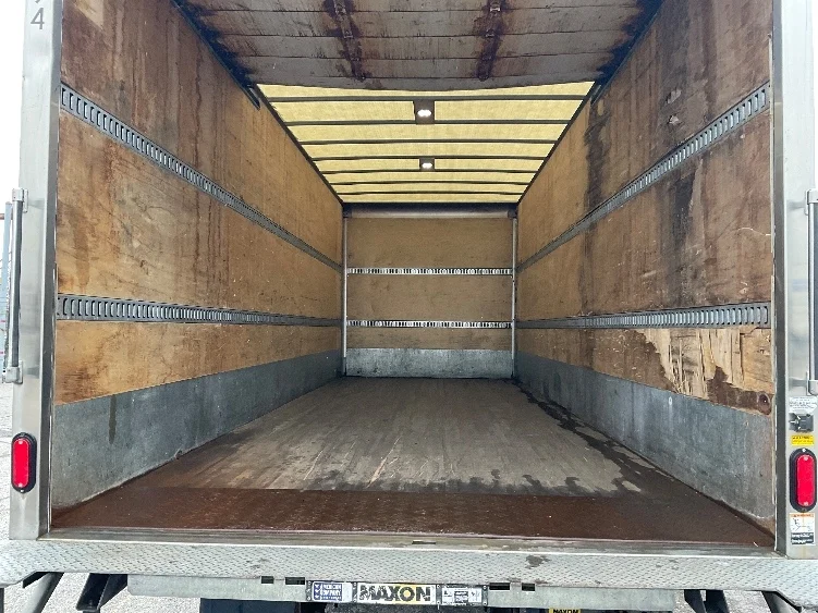 2020 Hino 268 - image 10