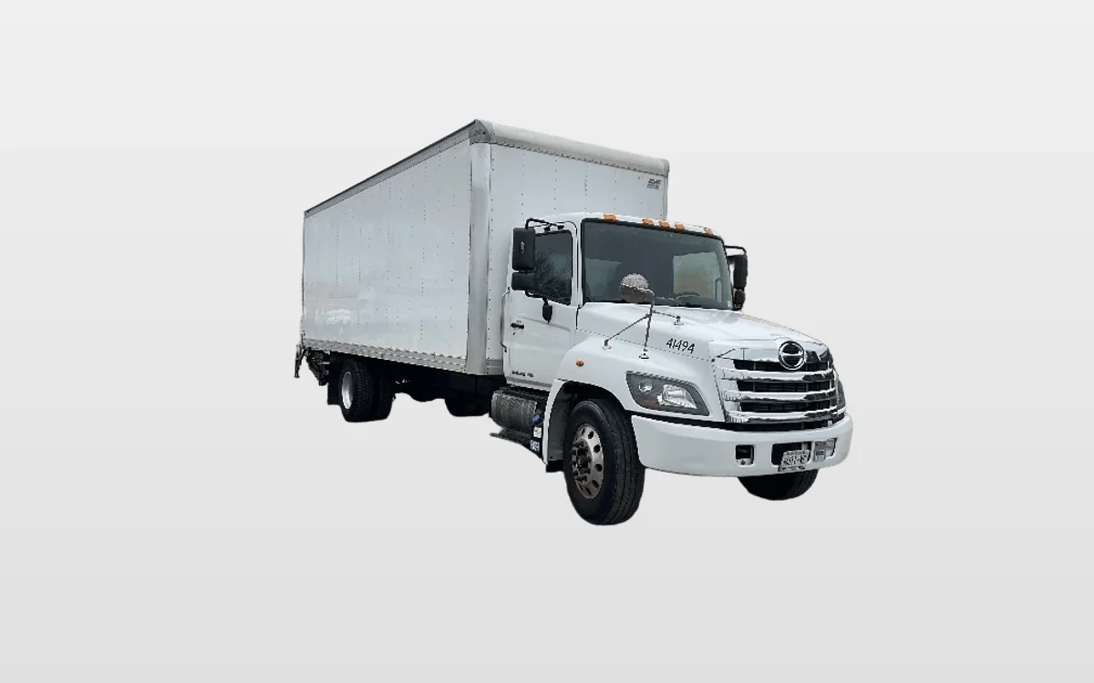 2020 Hino 268 - image 1