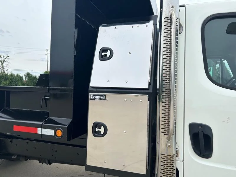 2020 Freightliner M2 106 in Walton, KY — photo 7