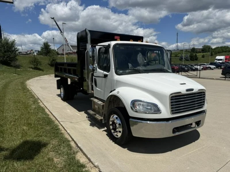 2020 Freightliner M2 106 in Walton, KY — photo 2
